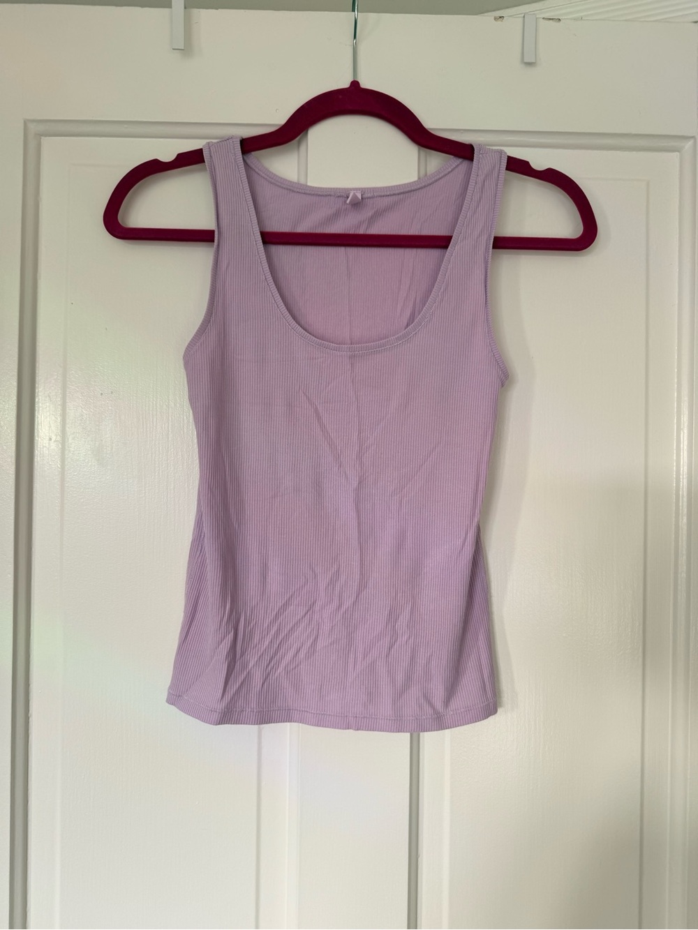 Skims soft lounge tank in sugar plum